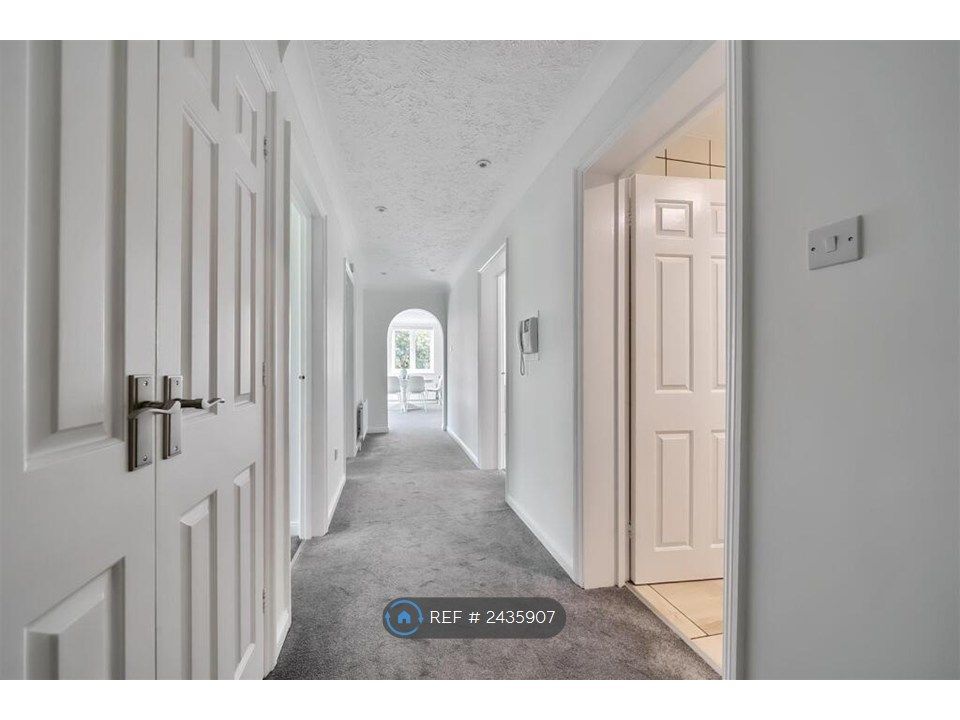 Property photo 2 of 10 Corridor