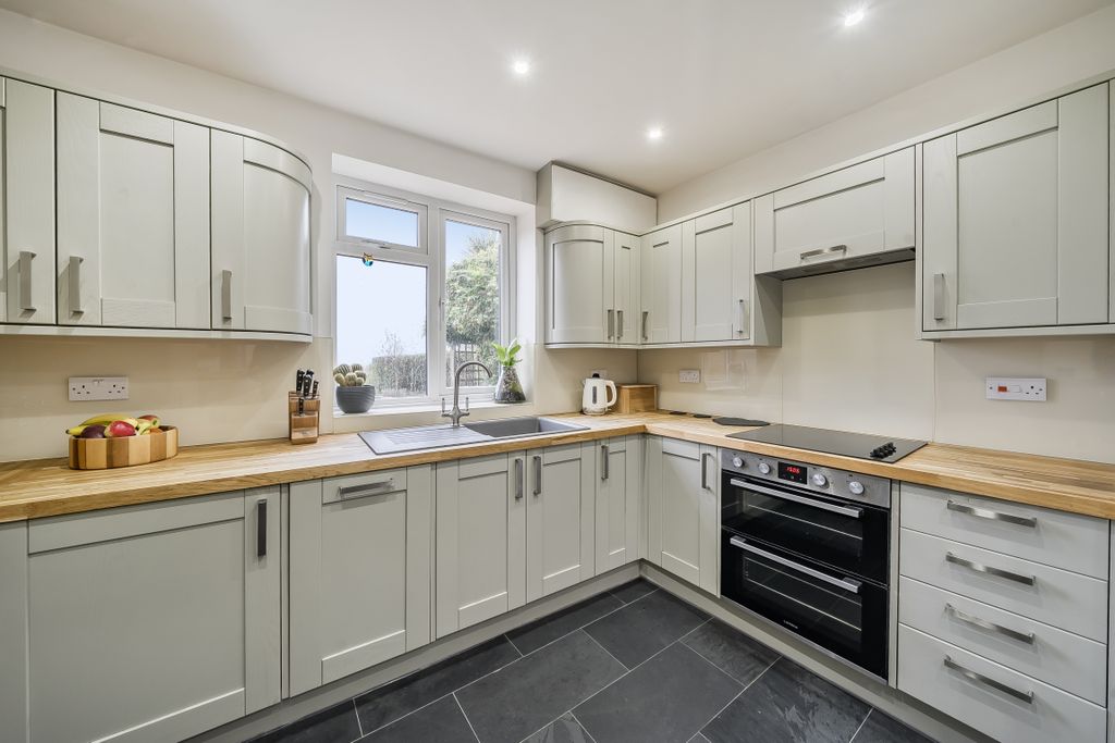 Property photo 2 of 9 1372757-6-690A2Bd23F8c5