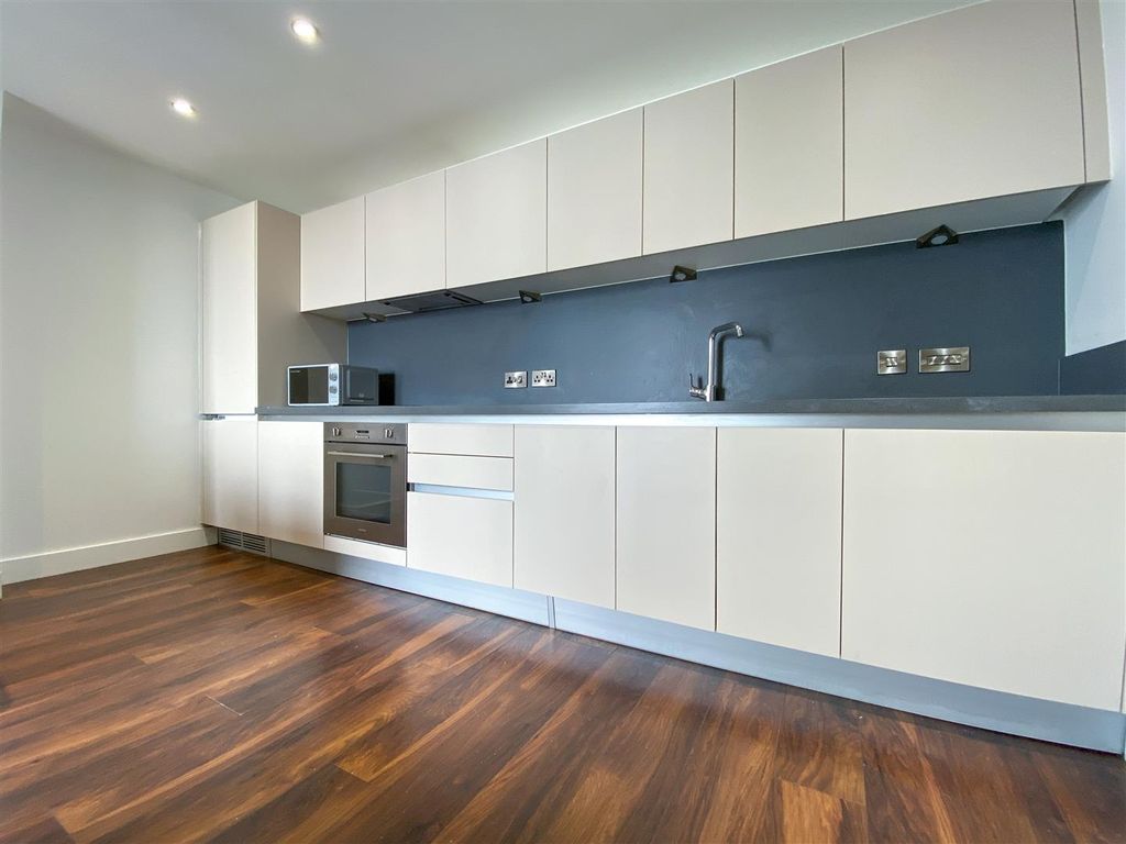 Property photo 3 of 12 Kitchen