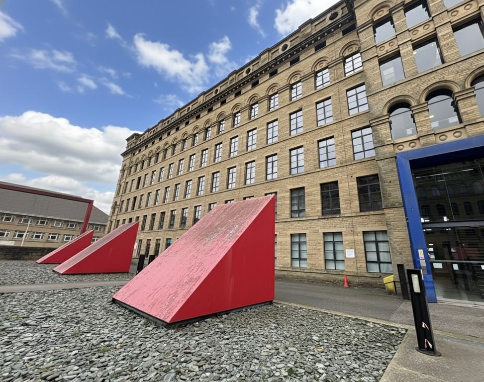 Property photo 1 of 9 Exterior