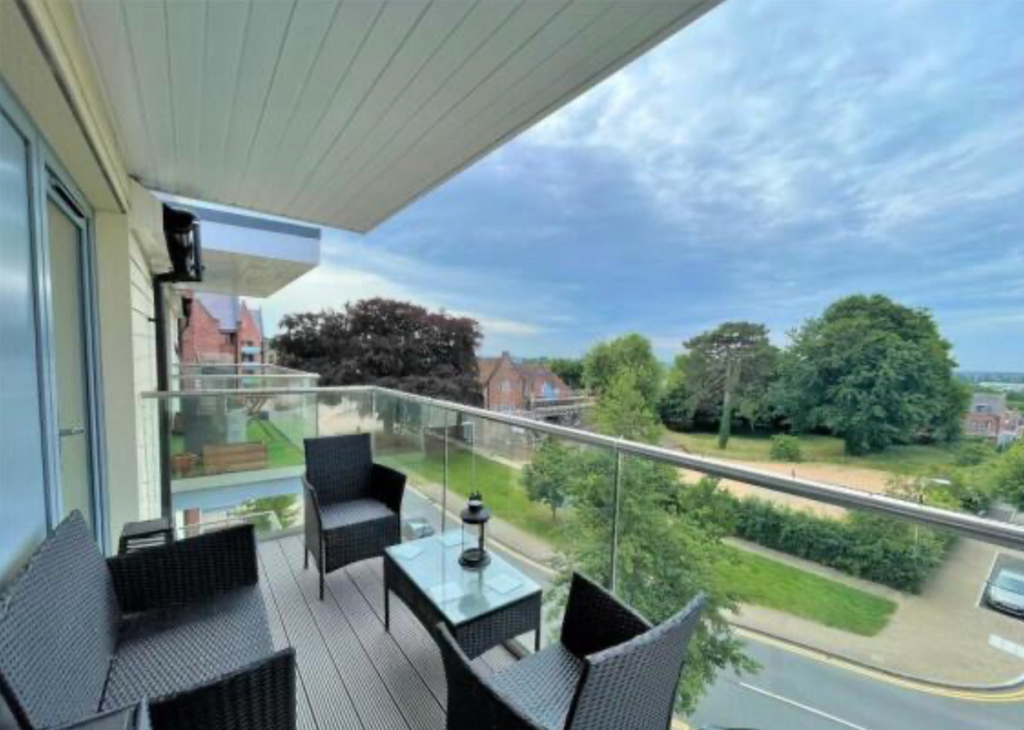 Property photo 1 of 2