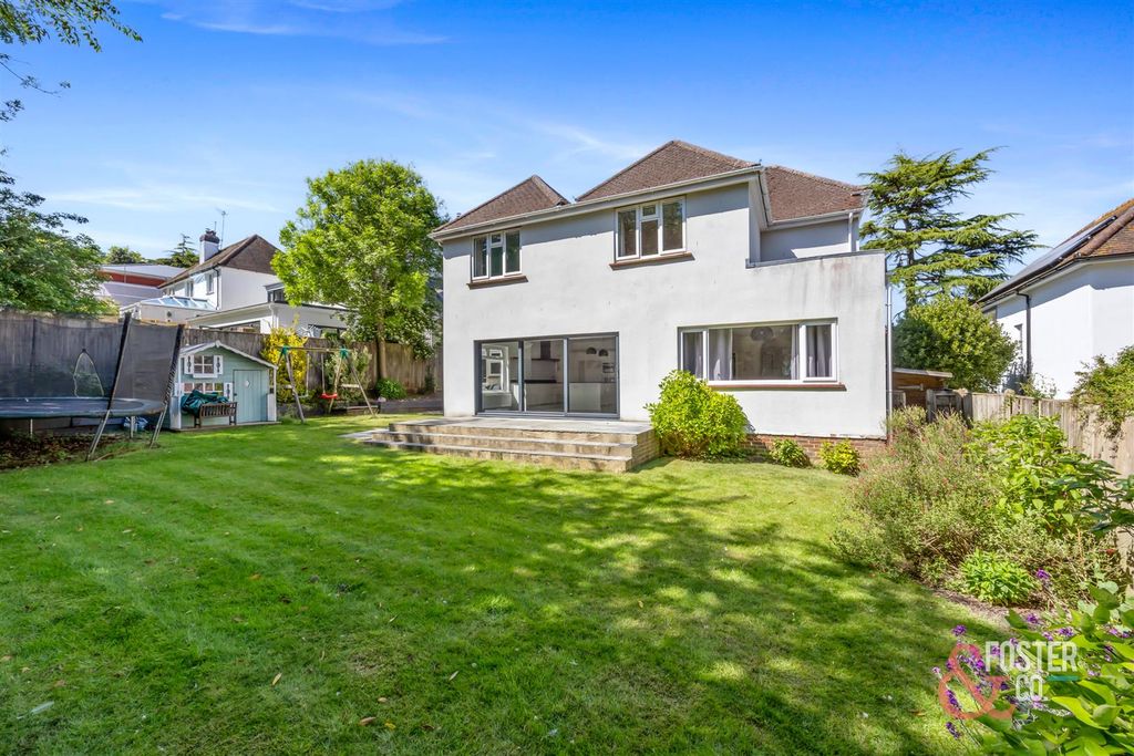 Property photo 2 of 36 Cedars Gardens_7_Ext-002.Jpg