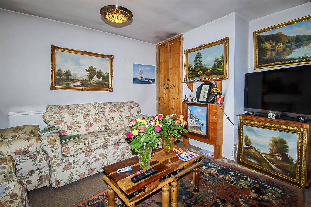 Property photo 3 of 7 Living Room