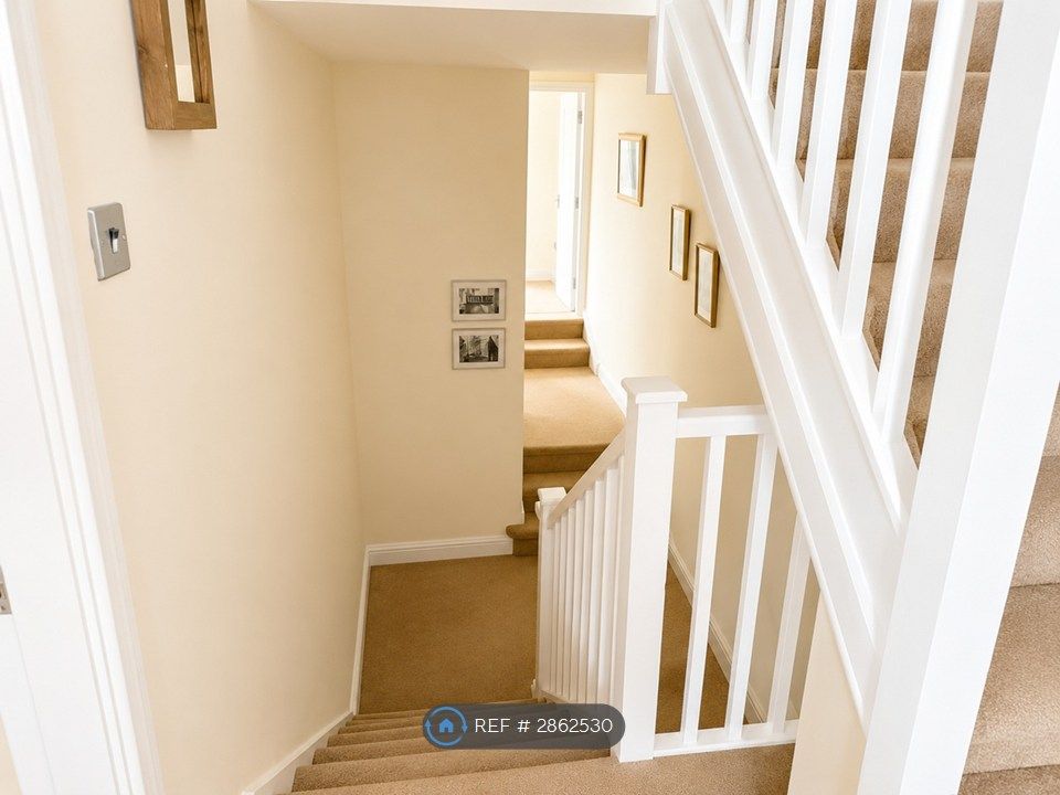 Property photo 2 of 14 Hallway
