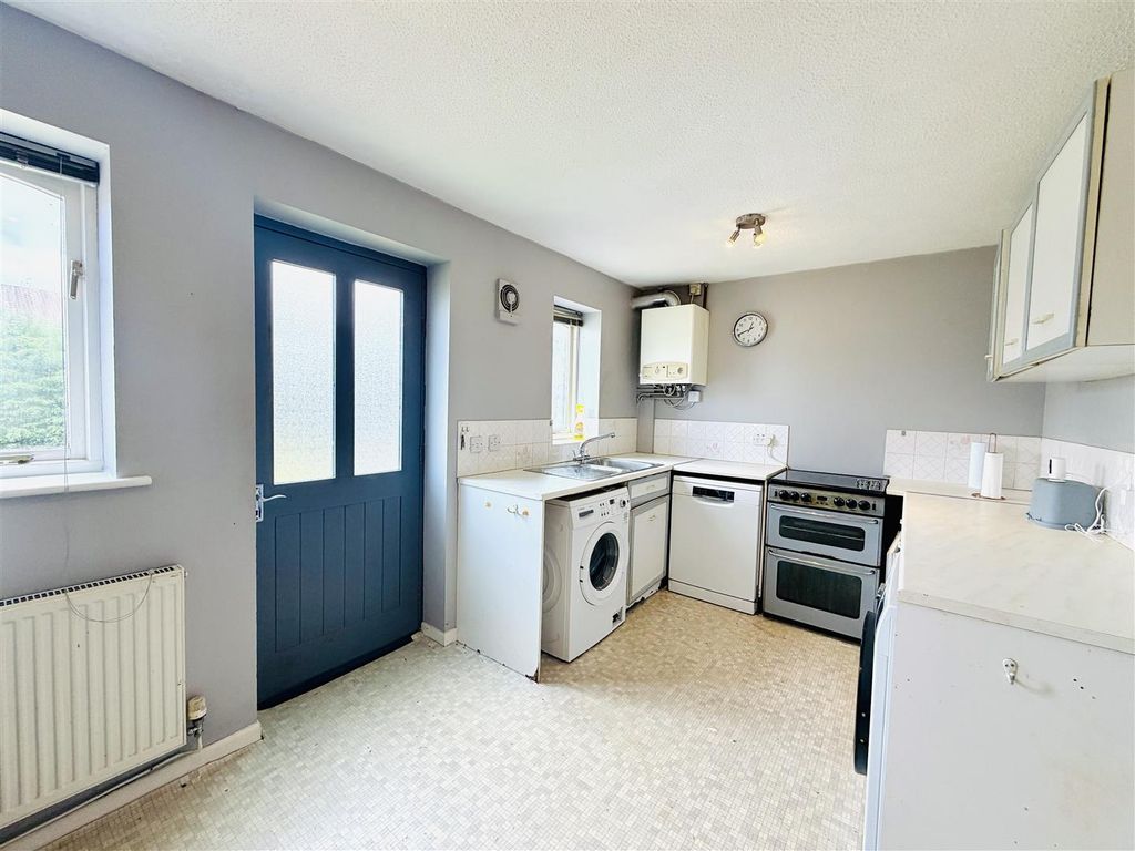 Property photo 3 of 21 Dining Kitchen
