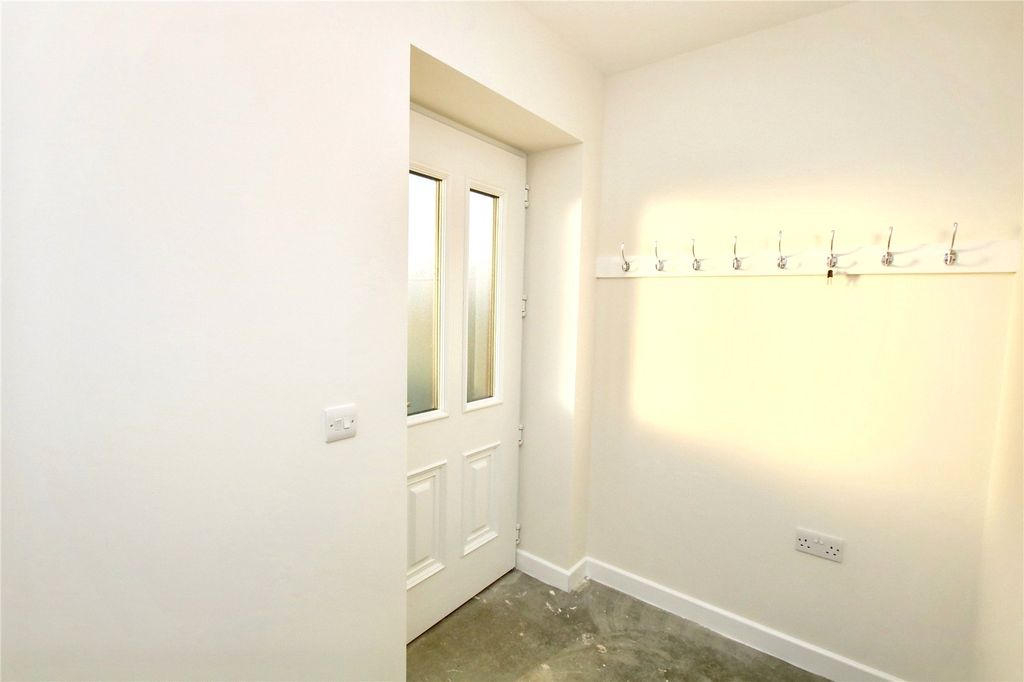 Property photo 3 of 18 Entrance Vestibule