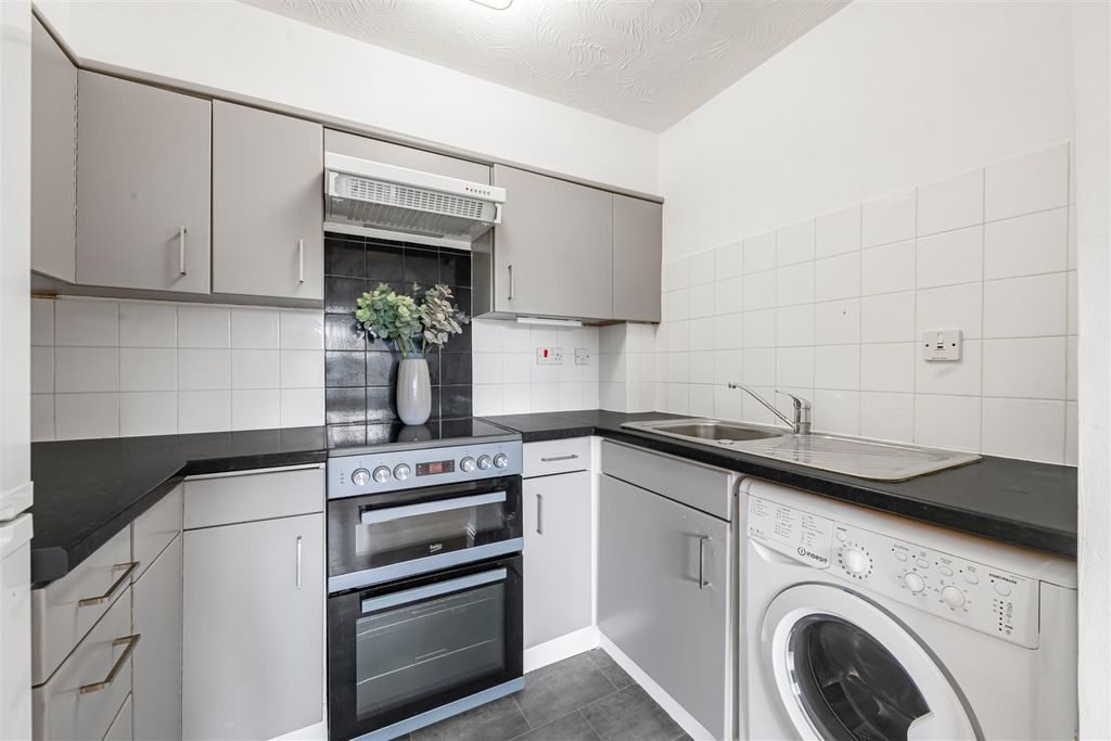 Property photo 3 of 9 24_77638.Jpg