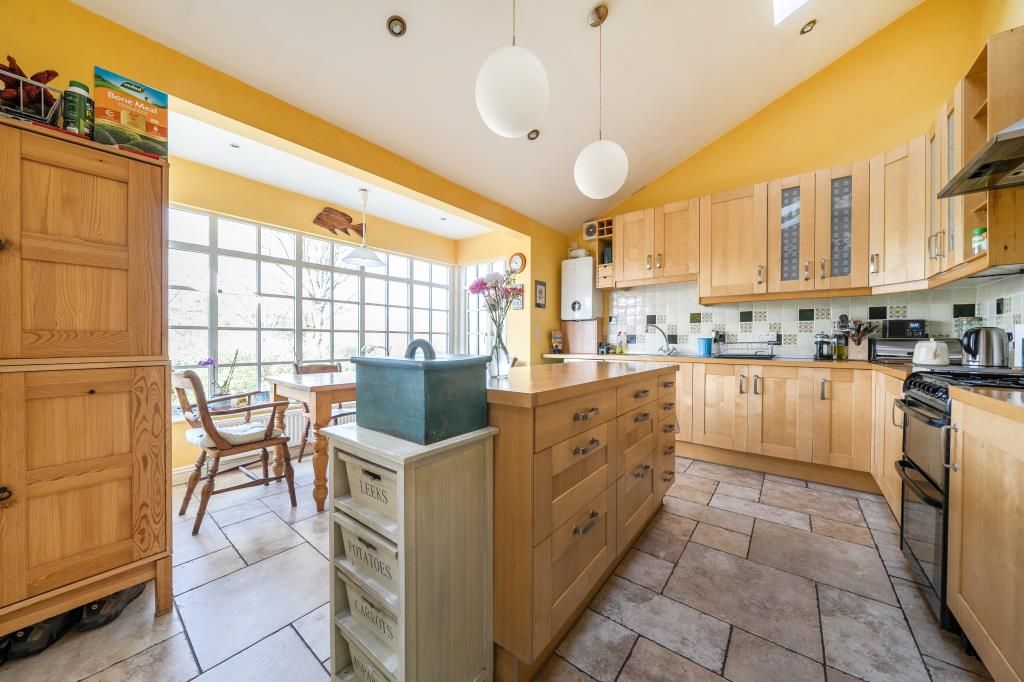 Property photo 3 of 20 Kitchen