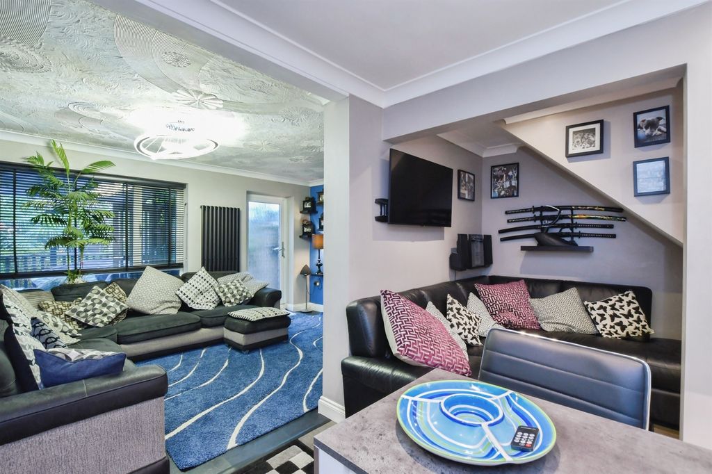 Property photo 3 of 20