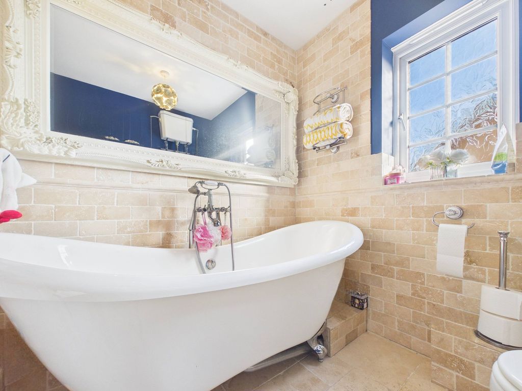 Property photo 3 of 31