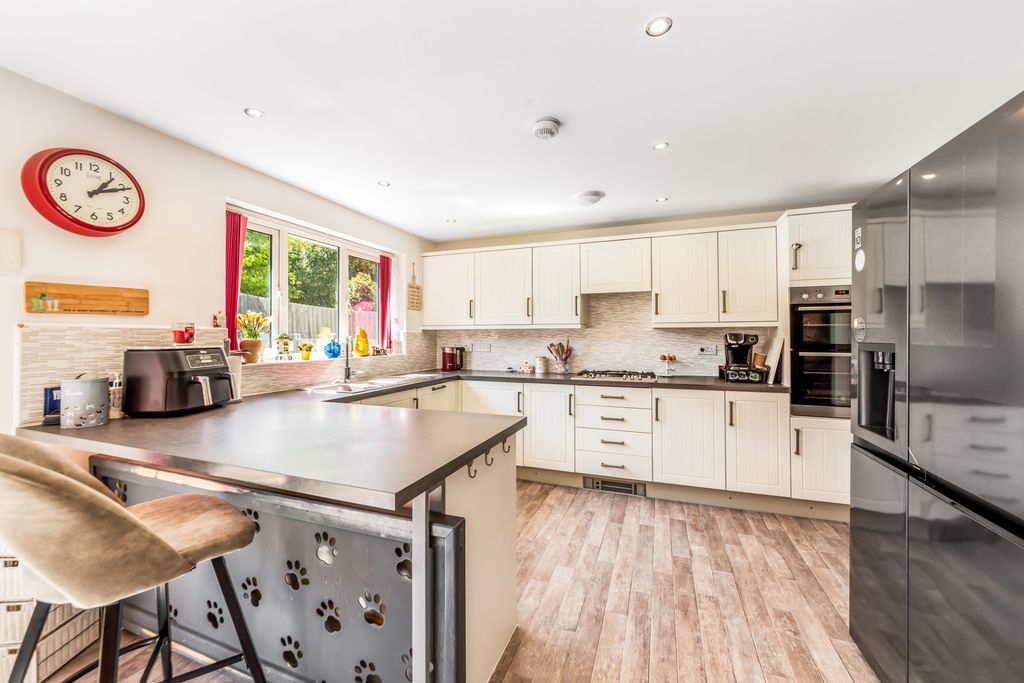 Property photo 3 of 24