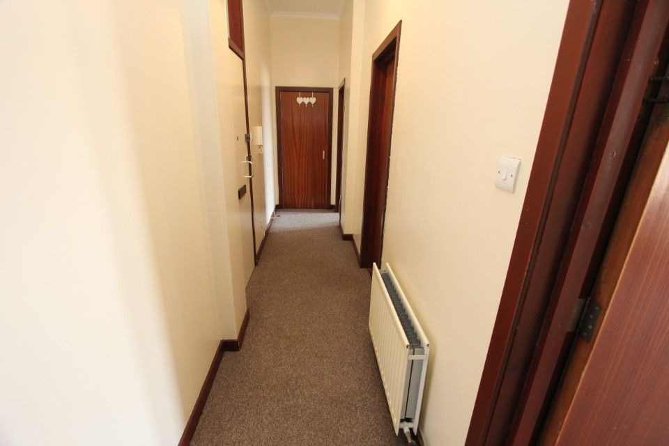 Property photo 3 of 10 Hall