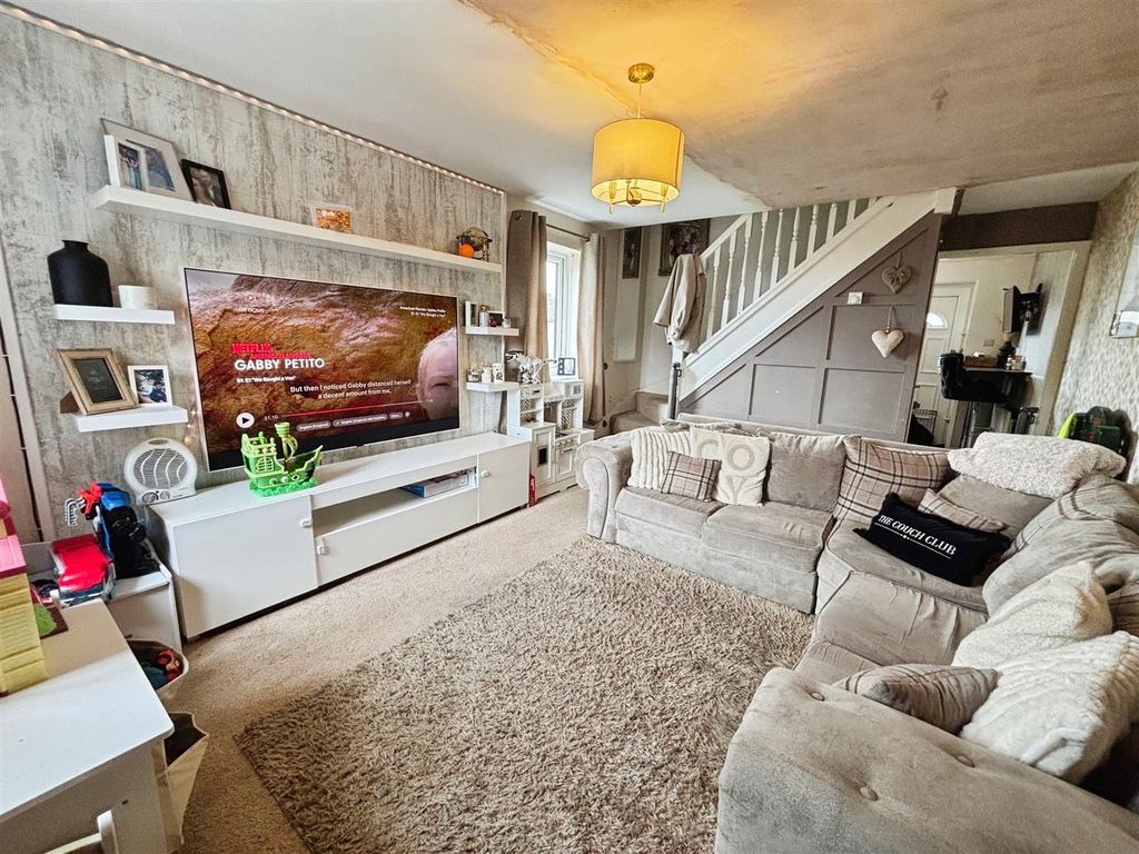 Property photo 2 of 12 Lounge