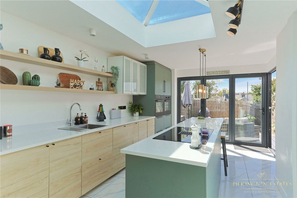 Property photo 2 of 17 4291151