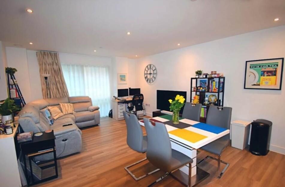 Property photo 2 of 6 Colindale Gardens 2.Jpeg