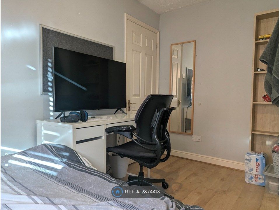 Property photo 3 of 30 Room 3 Available
