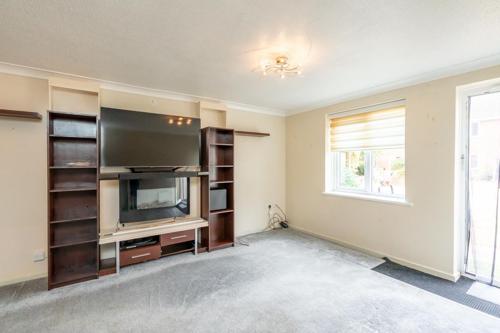 Property photo 2 of 14 Lounge - Image 1.Jpg