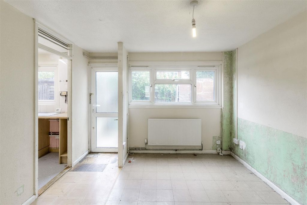 Property photo 3 of 13 Dining Area