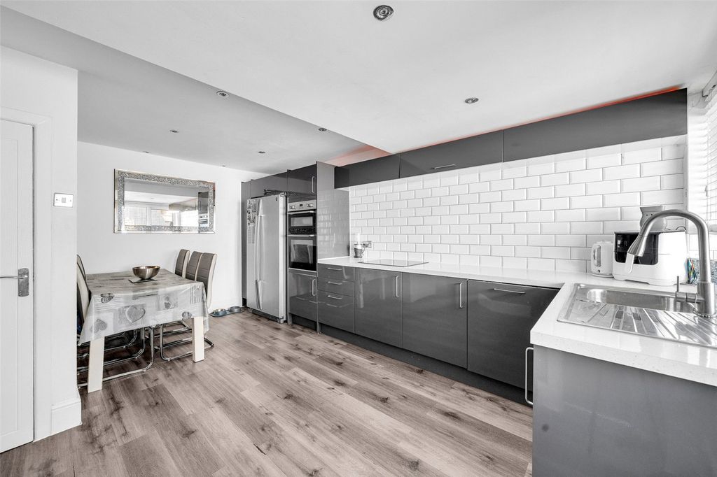 Property photo 2 of 17 Picture No. 01