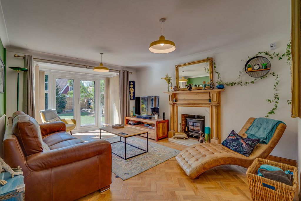 Property photo 2 of 20