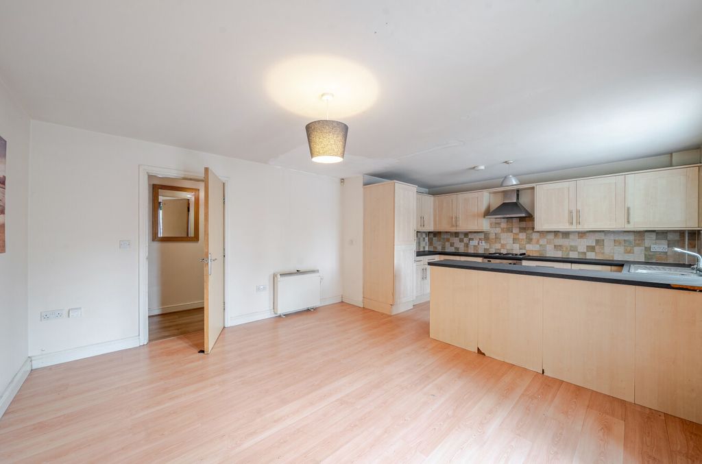 Property photo 2 of 9 1330851-2-6880E8d...