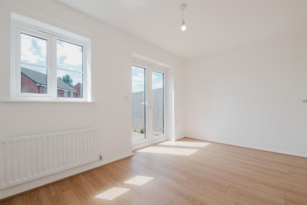 Additional image 8 of 2 bed semi-detached house to rentLakeside North, Scunthorpe DN16