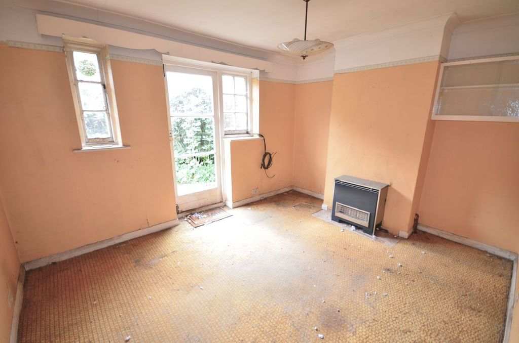 Property photo 2 of 8
