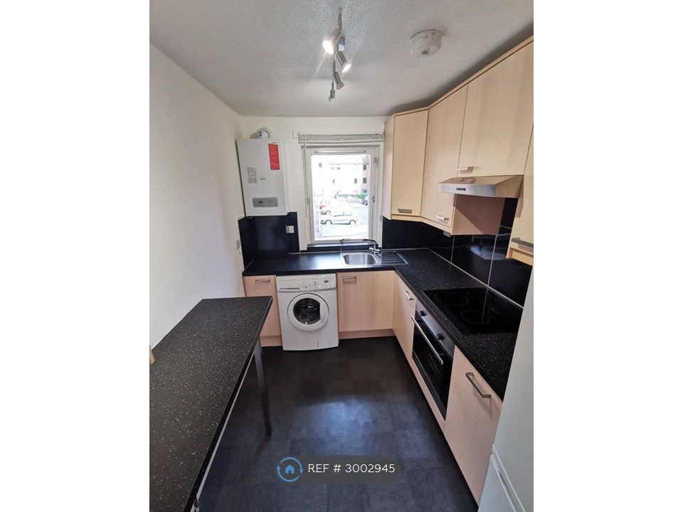 Property photo 3 of 8 Kitchen