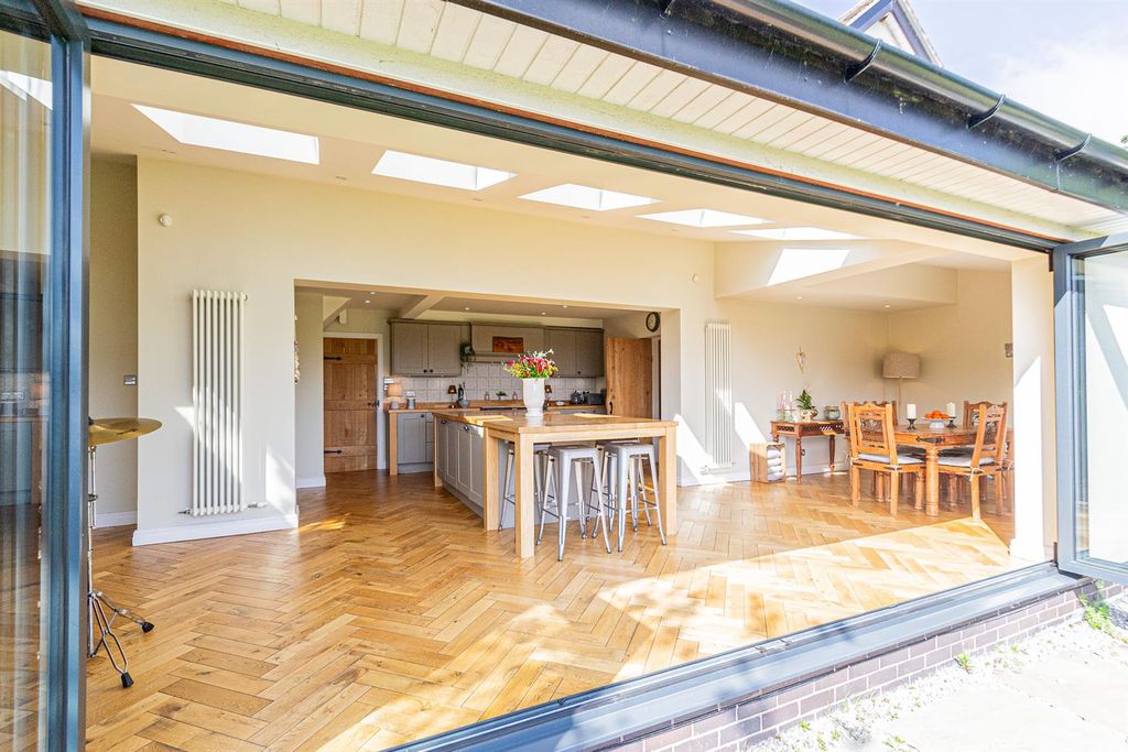 Property photo 2 of 43 Dining Kitchen & Dining Room