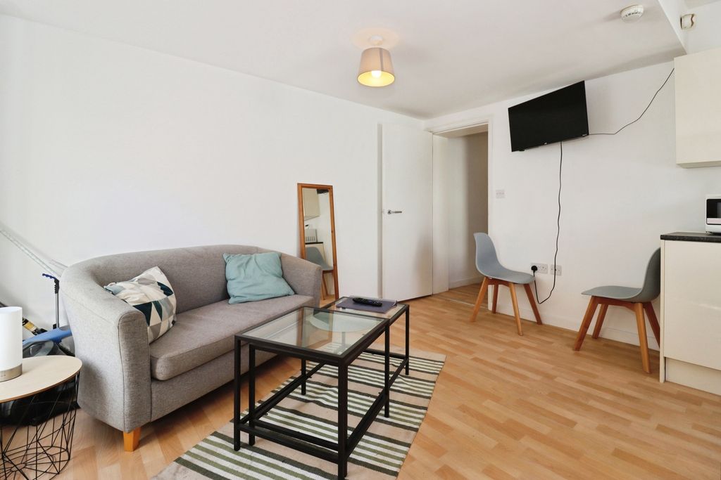 Property photo 3 of 16 Pbox-Img.Jpg