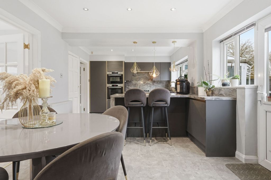 Property photo 1 of 31