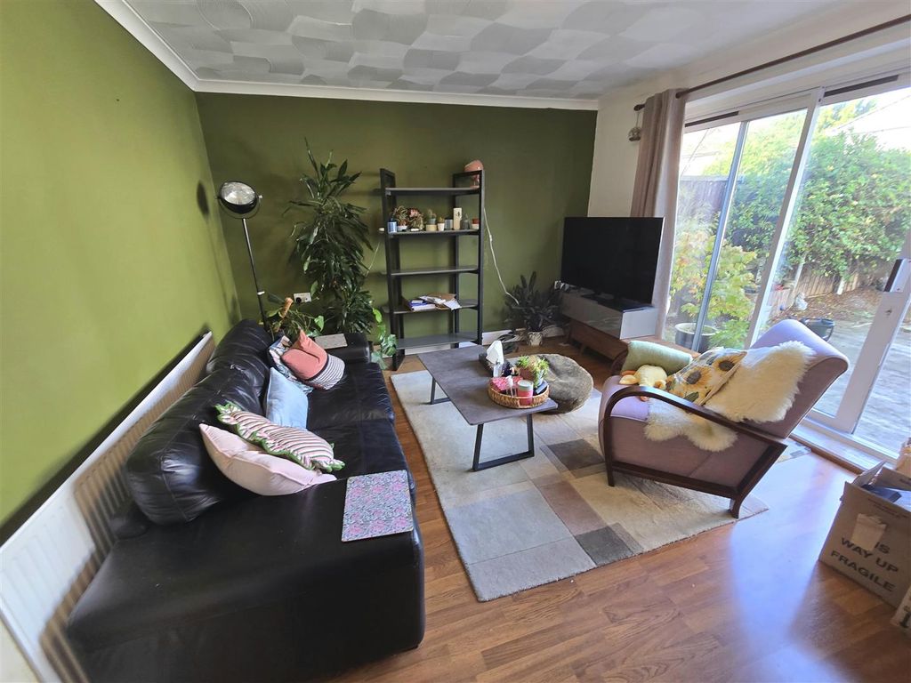 Property photo 3 of 7 Lounge / Diner