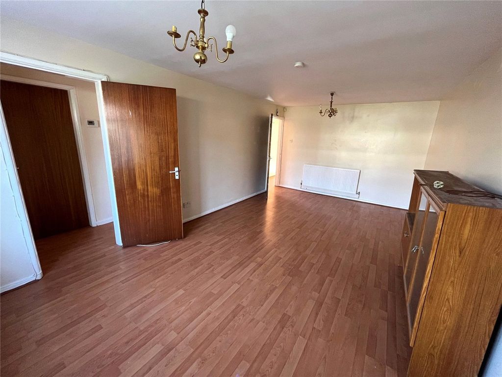 Property photo 3 of 12 Lounge