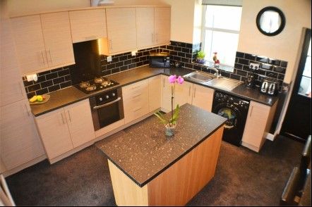 Property photo 3 of 9 Kitchen