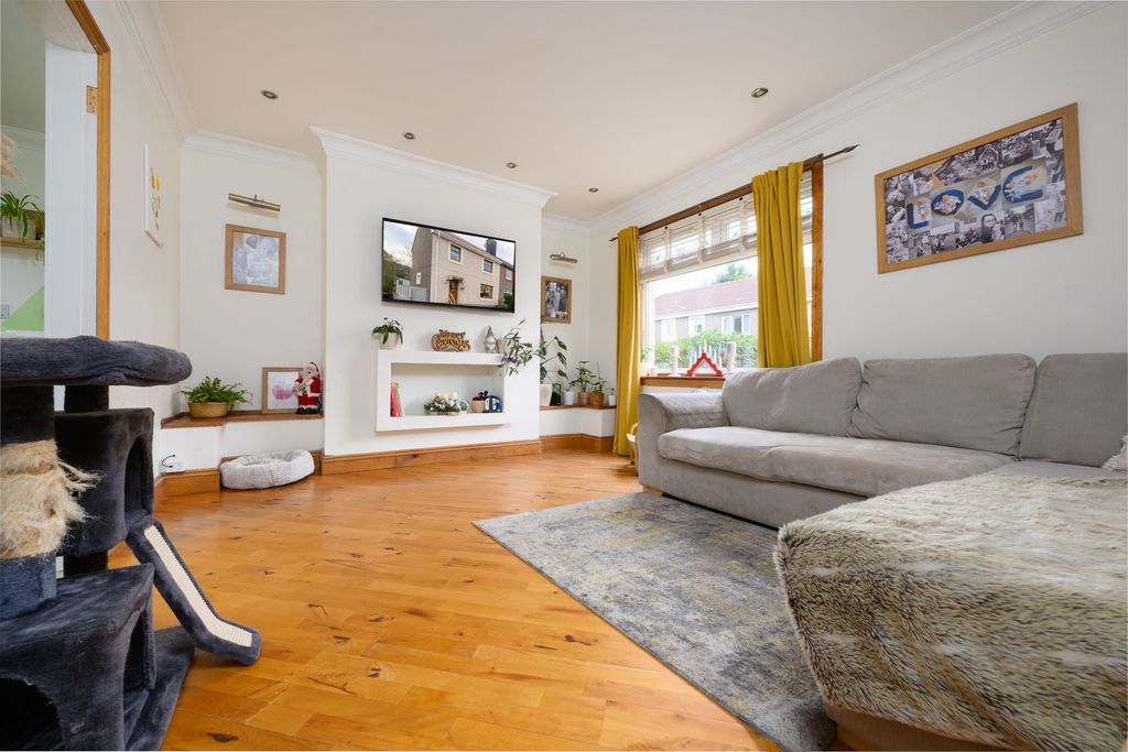 Property photo 2 of 24