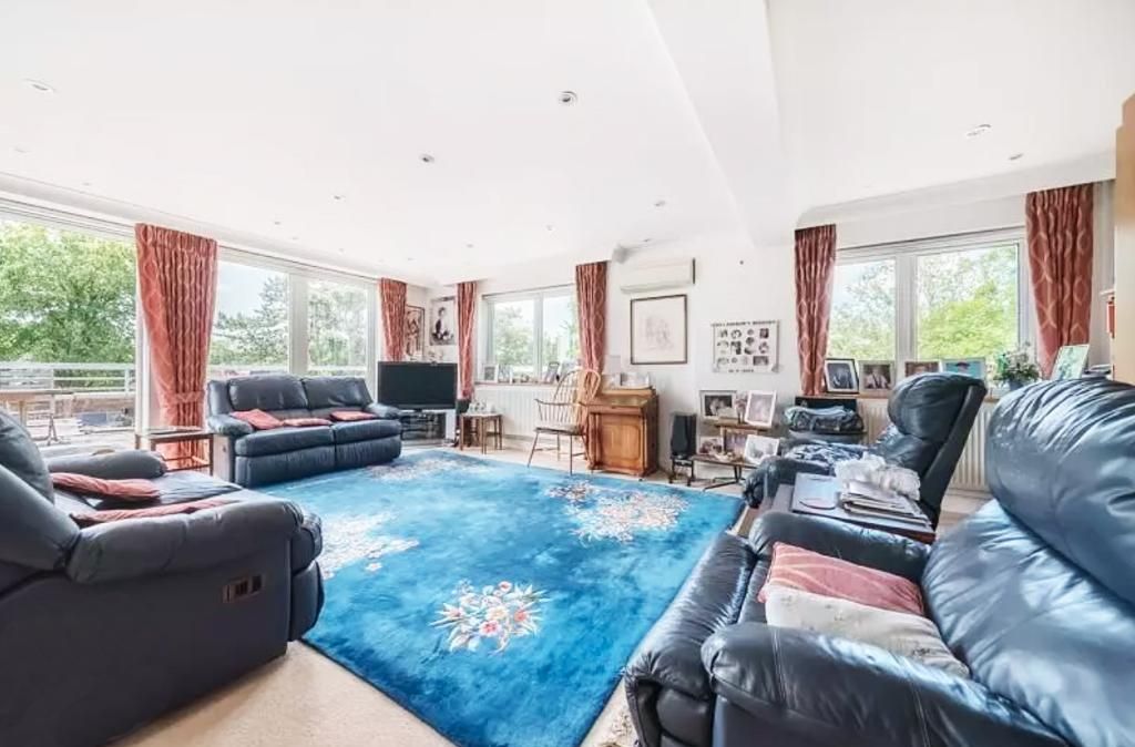 Property photo 2 of 12 Photo 2