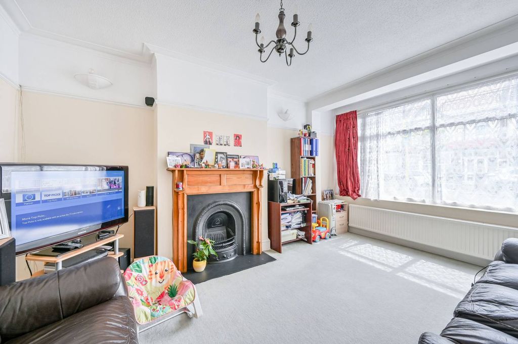 Property photo 2 of 9
