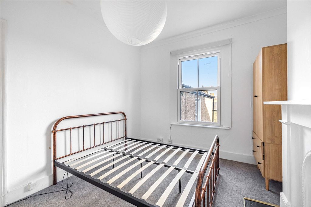 Property photo 2 of 18 Bedroom