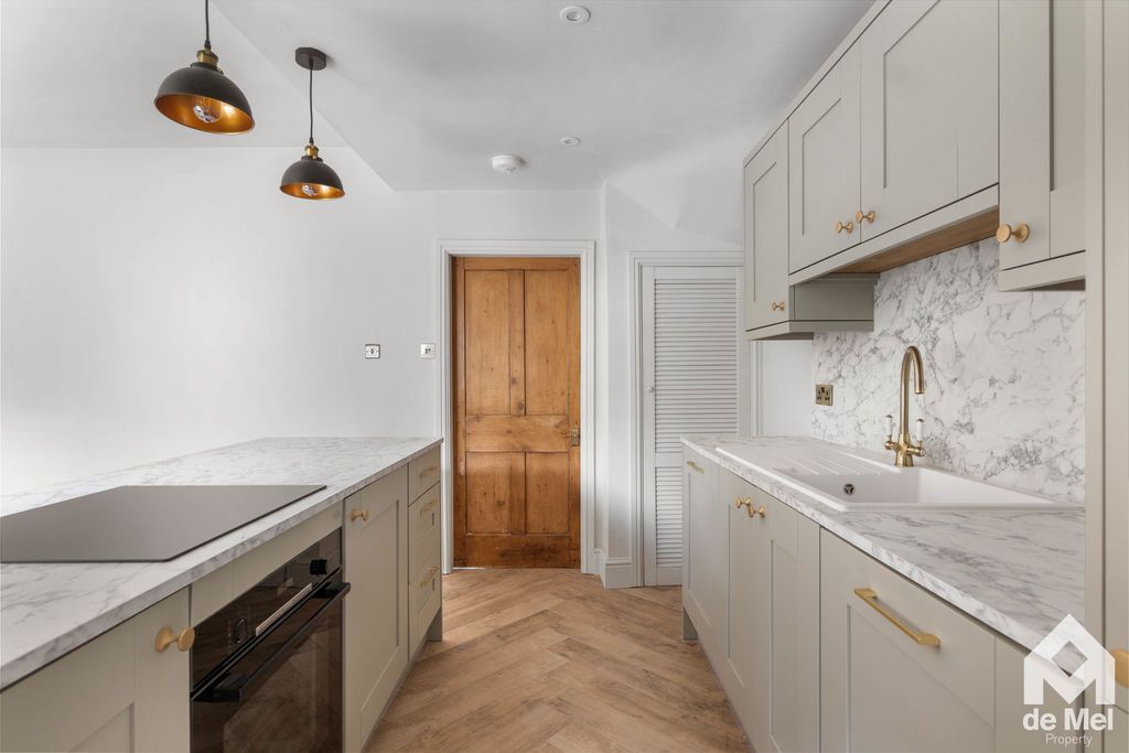 Property photo 2 of 19 Photo 5