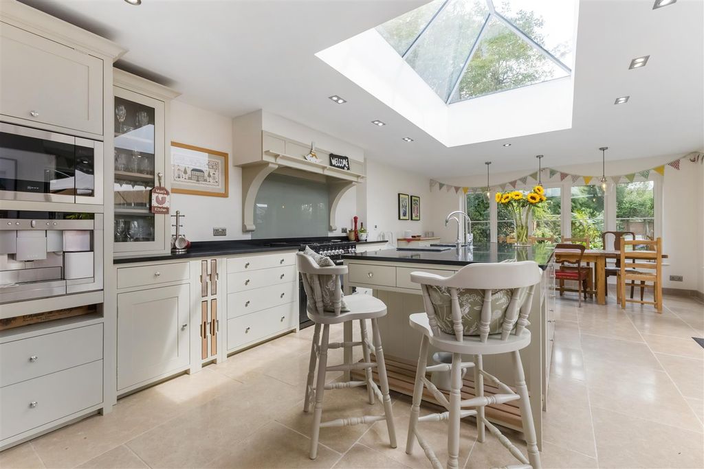 Property photo 2 of 26 96360_1-Wootton-Road  (8).Jpg