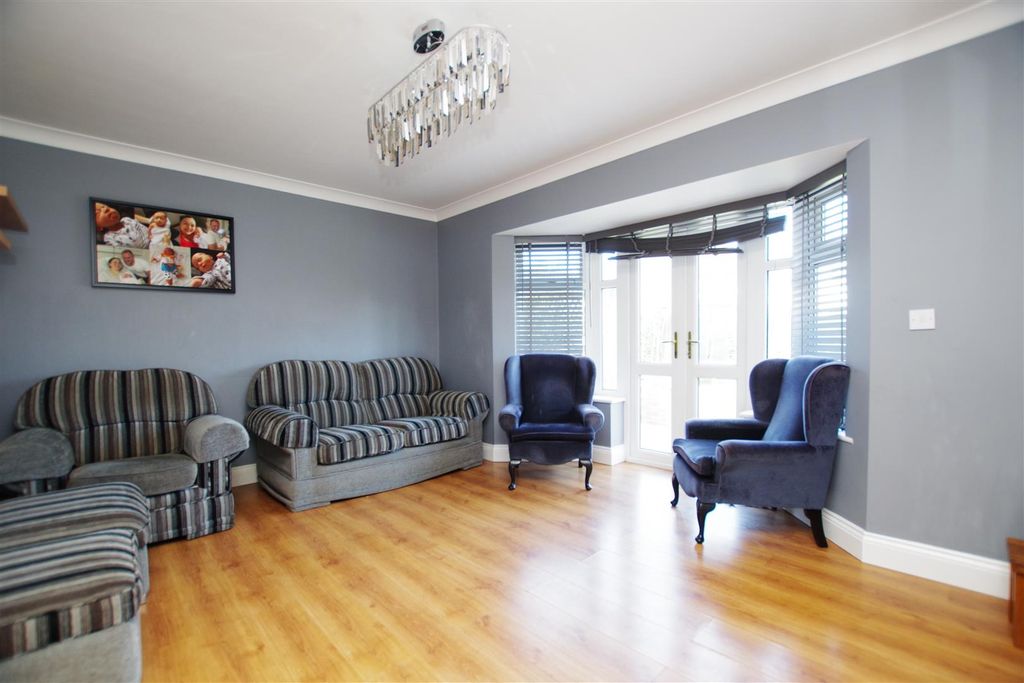 Property photo 3 of 16 Living Room