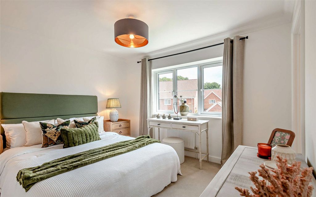 Property photo 3 of 6 Bedroom- Showhome*