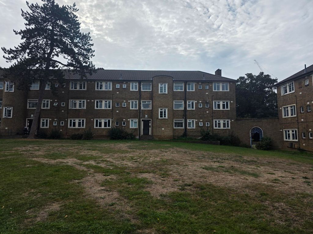Property photo 1 of 2