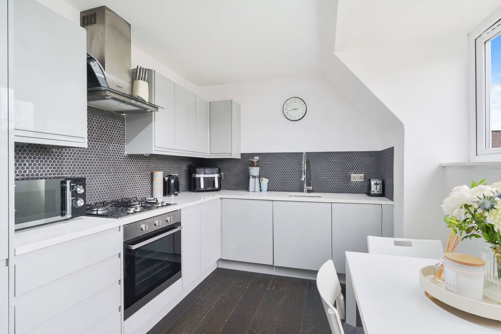 Additional image 7 of 2 bed flat for saleHigh Street, Old Oxted, Oxted RH8