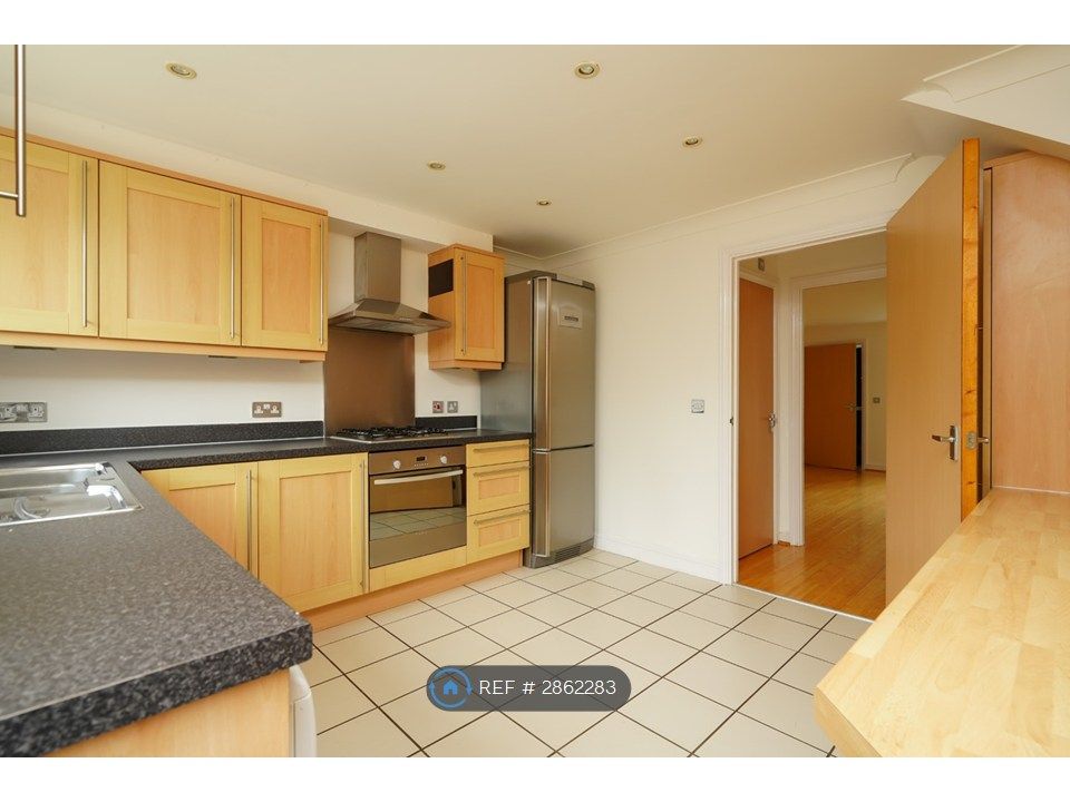 Property photo 2 of 14 Kitchen