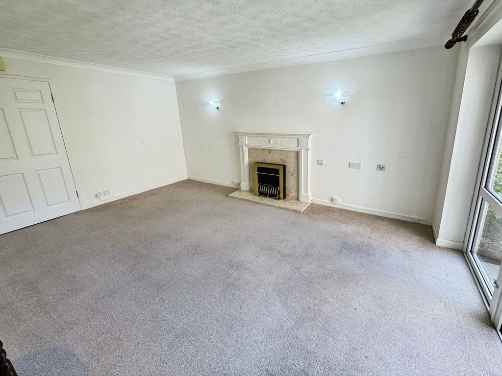 Property photo 3 of 8 Photo 7