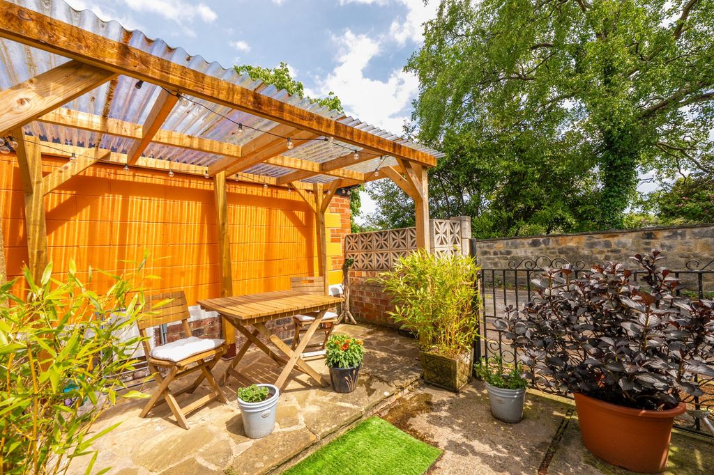 Property photo 3 of 23