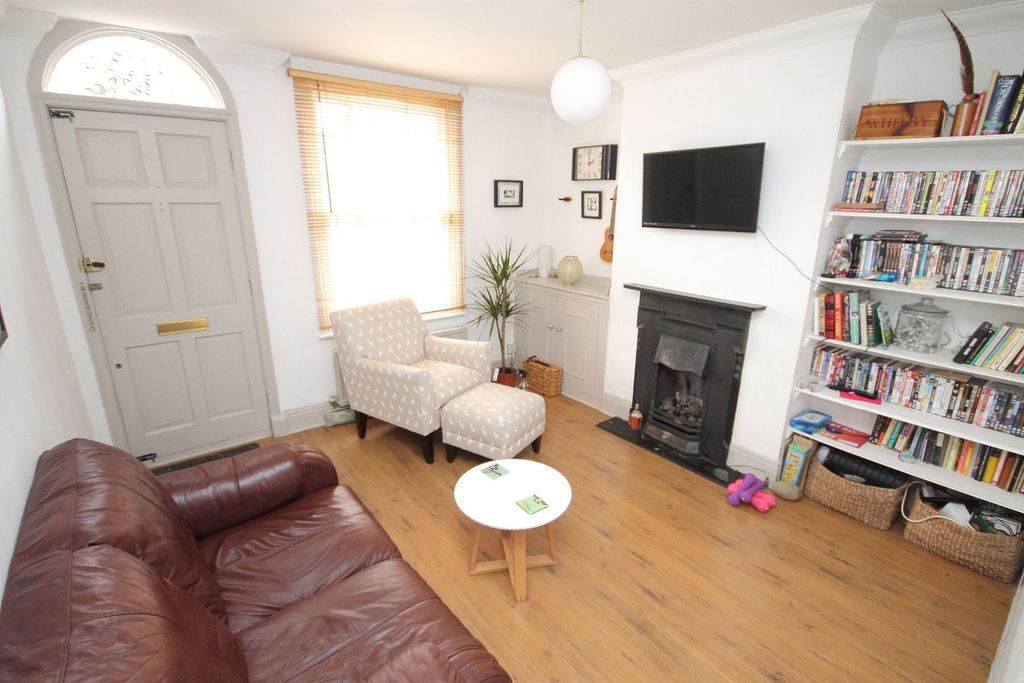 Property photo 2 of 11