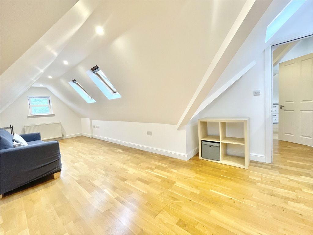Property photo 3 of 10 Picture No. 11