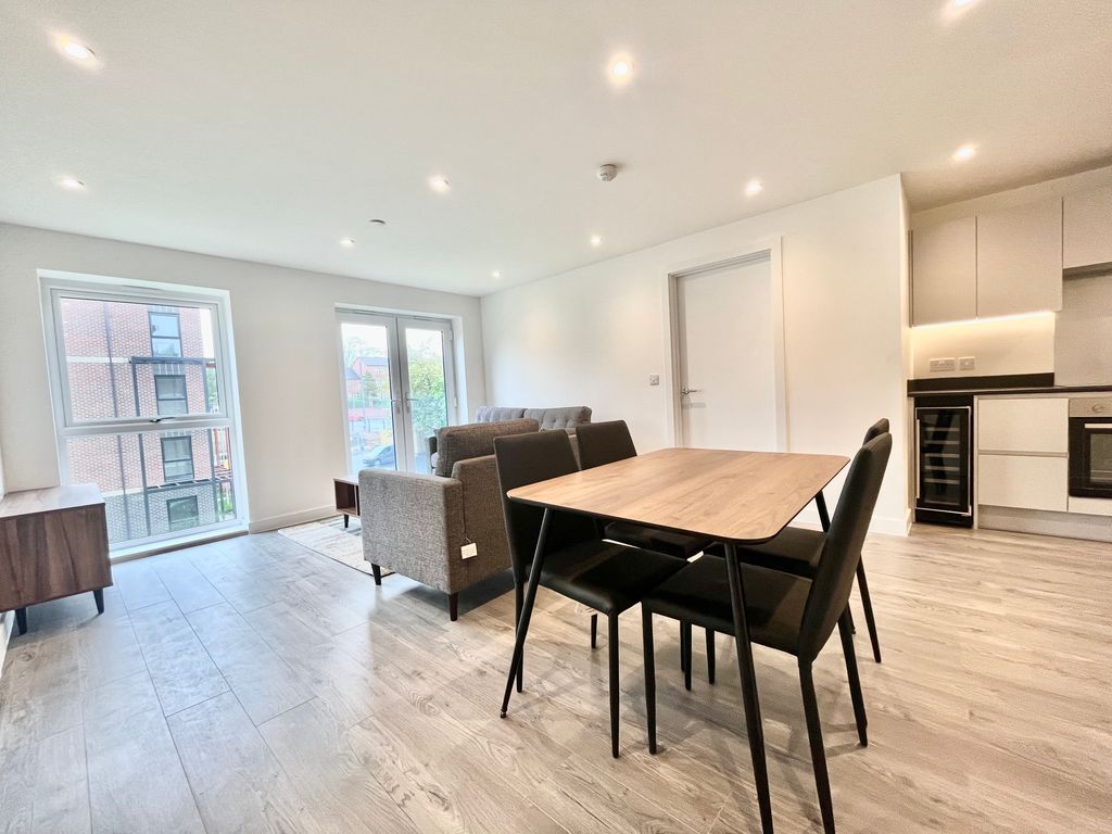 Property photo 1 of 6 Photo 01